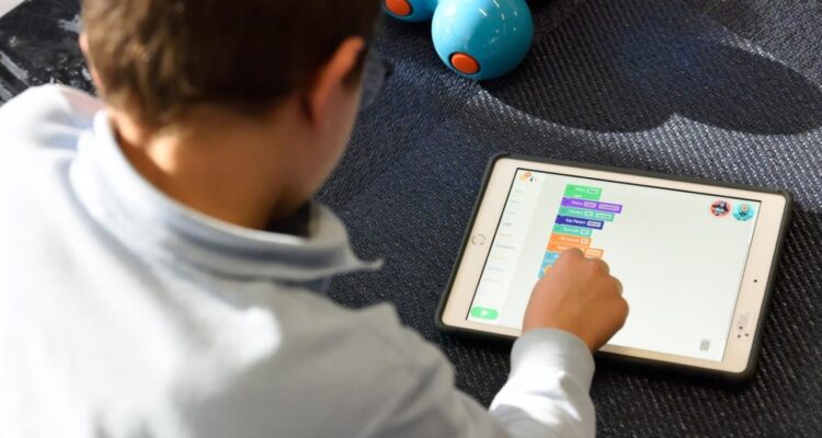 How to Integrate Technology into Traditional Classrooms